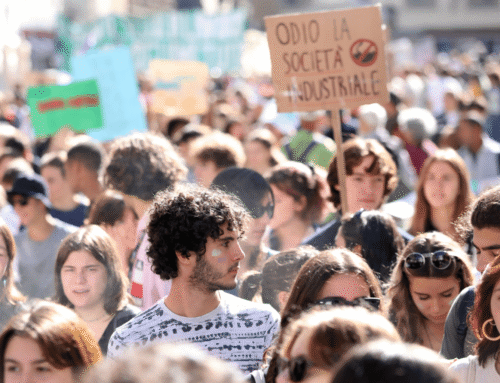 La democrazia, se non tiene il passo di chi ha vent’anni, smette di essere una promessa